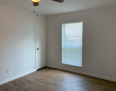 3901 Bois D Arc Street - Photo Thumbnail 9