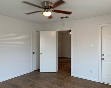 3901 Bois D Arc Street - Photo Thumbnail 11