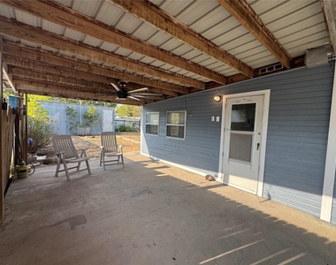 413 E Locust Street - Photo Thumbnail 2