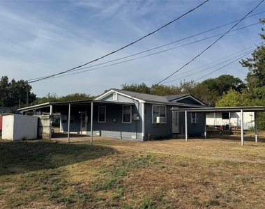 413 E Locust Street - Photo Thumbnail 12