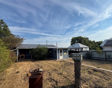 413 E Locust Street - Photo Thumbnail 11