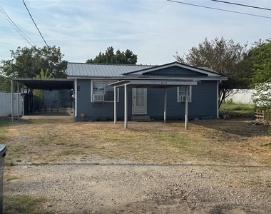 413 E Locust Street - Photo Thumbnail 1