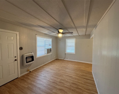 413 E Locust Street - Photo Thumbnail 5