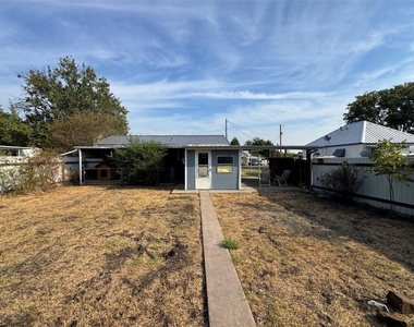 413 E Locust Street - Photo Thumbnail 9
