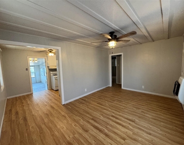 413 E Locust Street - Photo Thumbnail 4