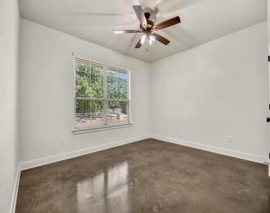 183 Graystone Drive - Photo Thumbnail 27