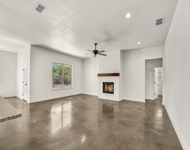 183 Graystone Drive - Photo Thumbnail 3
