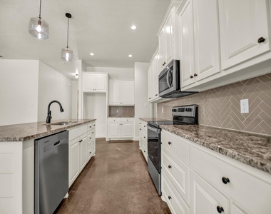 183 Graystone Drive - Photo Thumbnail 11