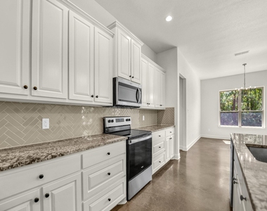 183 Graystone Drive - Photo Thumbnail 12