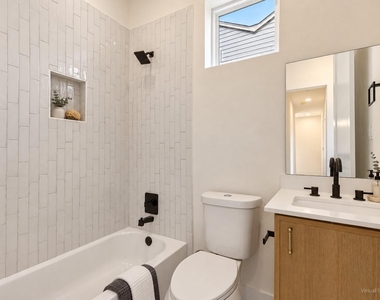701 N Lancaster Avenue - Photo Thumbnail 16