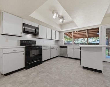 1000 Windy Meadow Drive - Photo Thumbnail 3