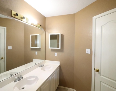 6100 Harwood Crossing Drive - Photo Thumbnail 22