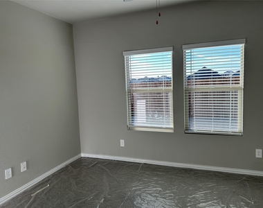 4800 Everly Court - Photo Thumbnail 7