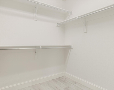 1605 Falconet Court - Photo Thumbnail 31
