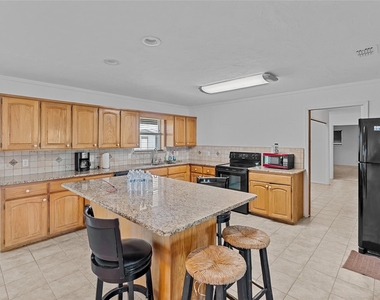 9518 County Road 913 - Photo Thumbnail 7