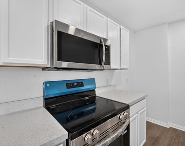 9605 Woodrow Wilson Drive - Photo Thumbnail 3