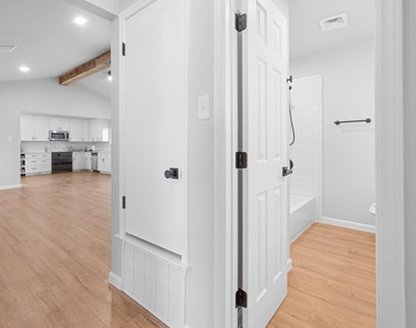 414 Hallmark Drive - Photo Thumbnail 23