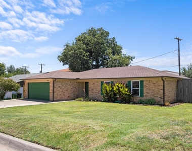 414 Hallmark Drive - Photo Thumbnail 2