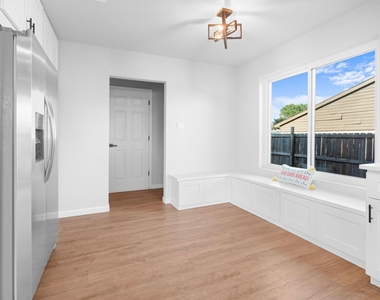 414 Hallmark Drive - Photo Thumbnail 12