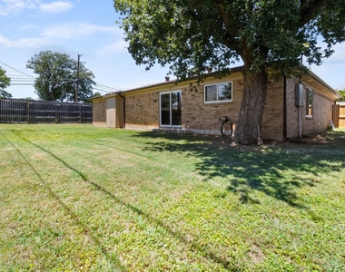 414 Hallmark Drive - Photo Thumbnail 33