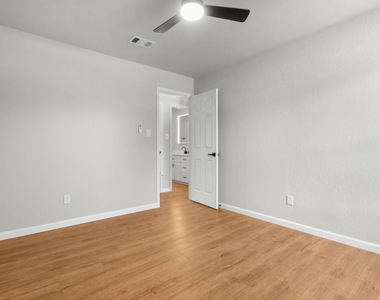 414 Hallmark Drive - Photo Thumbnail 22