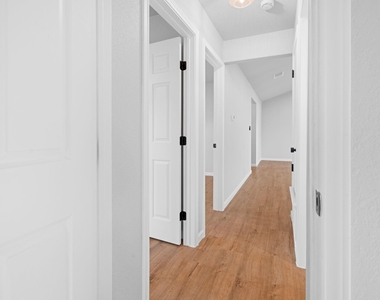 414 Hallmark Drive - Photo Thumbnail 28