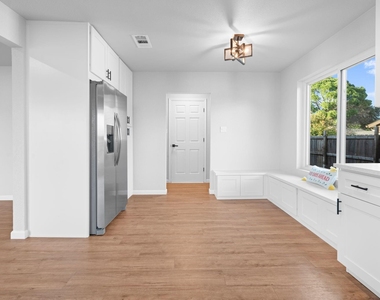 414 Hallmark Drive - Photo Thumbnail 16