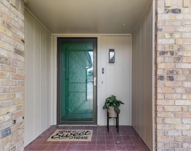 414 Hallmark Drive - Photo Thumbnail 4