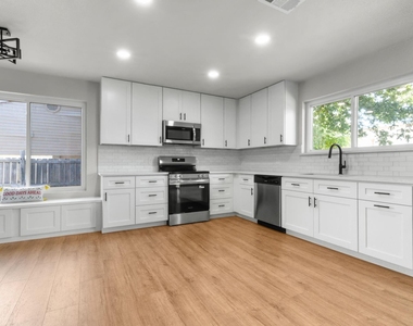 414 Hallmark Drive - Photo Thumbnail 15