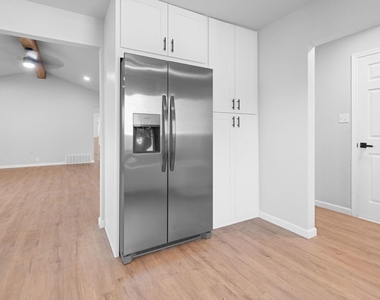 414 Hallmark Drive - Photo Thumbnail 13