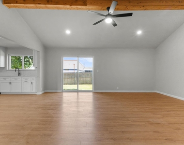 414 Hallmark Drive - Photo Thumbnail 5