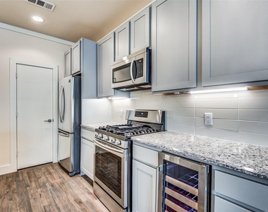 4316 Hartford Street - Photo Thumbnail 3