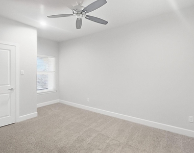 5713 Woodlands Drive - Photo Thumbnail 13