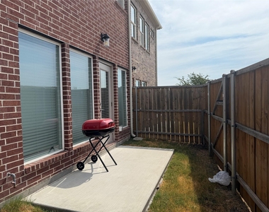 5713 Woodlands Drive - Photo Thumbnail 14