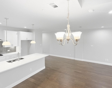 5713 Woodlands Drive - Photo Thumbnail 3
