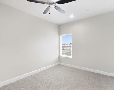 5713 Woodlands Drive - Photo Thumbnail 10