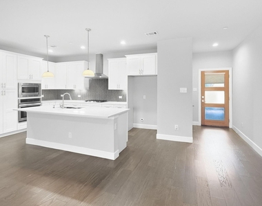 5713 Woodlands Drive - Photo Thumbnail 2
