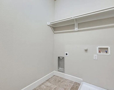 5713 Woodlands Drive - Photo Thumbnail 12