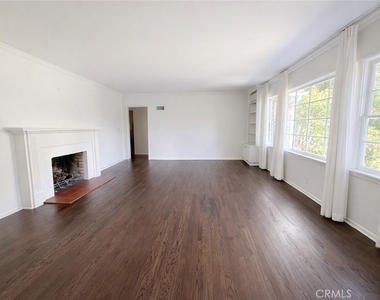 18 Woodland Lane - Photo Thumbnail 3