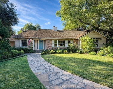 18 Woodland Lane - Photo Thumbnail 1