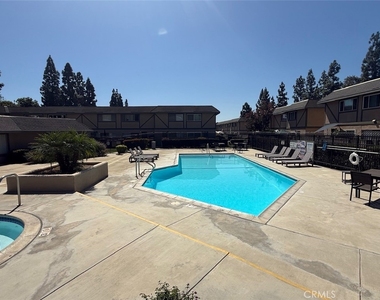 1103 W Francis Street - Photo Thumbnail 20