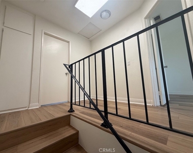 1103 W Francis Street - Photo Thumbnail 8