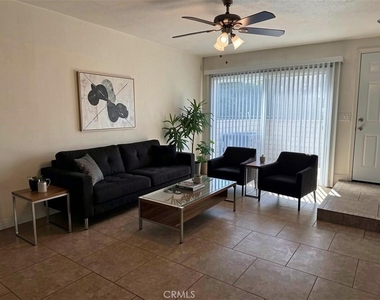 1103 W Francis Street - Photo Thumbnail 2
