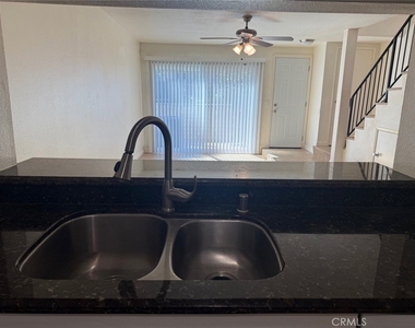 1103 W Francis Street - Photo Thumbnail 5