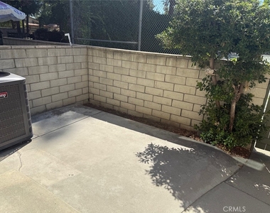 1103 W Francis Street - Photo Thumbnail 15
