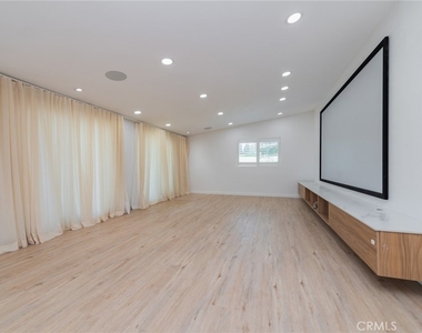 27106 Mesaba Drive - Photo Thumbnail 5