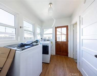 135 N San Marino Avenue - Photo Thumbnail 14