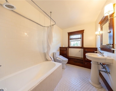 135 N San Marino Avenue - Photo Thumbnail 8