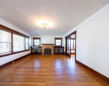 135 N San Marino Avenue - Photo Thumbnail 4