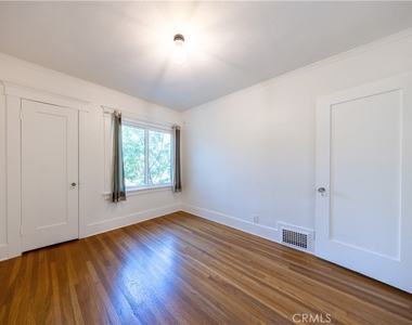 135 N San Marino Avenue - Photo Thumbnail 7